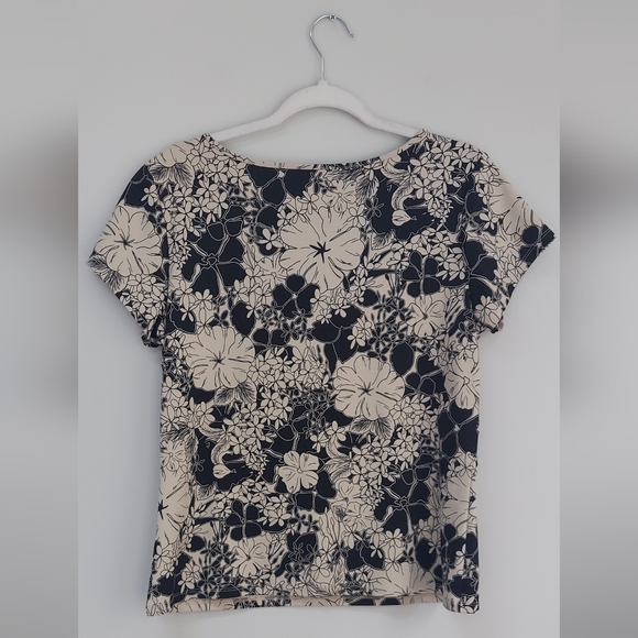 Apostrophe Floral Black and Beige Stretch Top - Picture 2 of 4